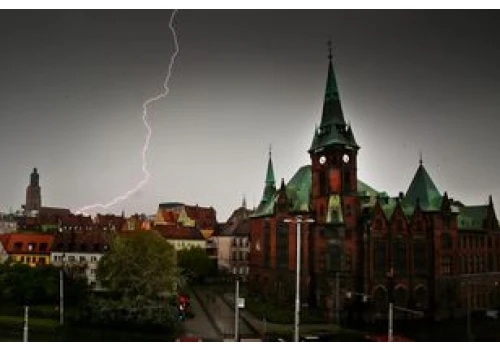 Burze i upał. Oto, co szykuje dla nas pogoda w piątek. Wrocławianie, włączcie wiatraki. Będzie gorąco.