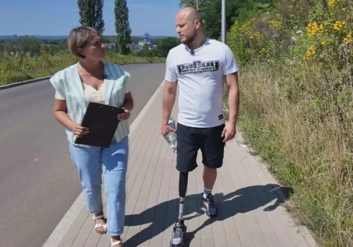 Stracił nogę. Dziś walczy o każdy krok samodzielności