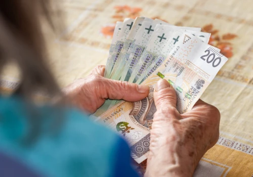 Prawie 7 tys. zł dodatku do emerytury. Coraz więcej osób pobiera, nie trzeba nawet wniosku