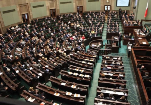 Część klubów chce odrzucenia w pierwszym czytaniu projektu ws. tzw. paktu migracyjne…