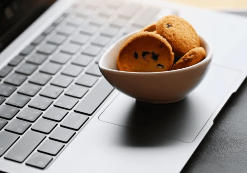 „Akceptuję wszystkie” pod lupą. Spór o przyszłość cookies
