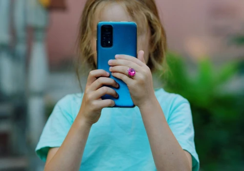 Całkowity zakaz telefonów w szkołach, prezydent podpisał ustawę