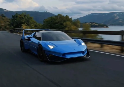 Nowy włoski supersamochód z V12 i ręczną skrzynią. Hołd dla twórcy Ferrari F40
