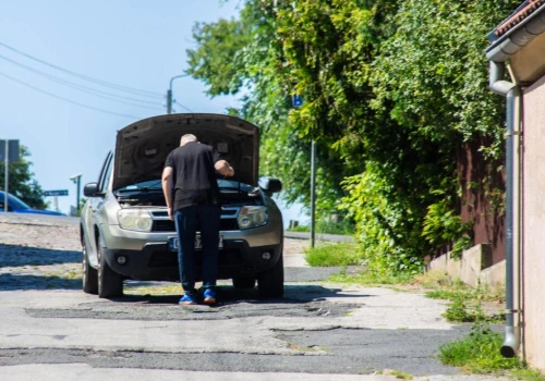 Co ile wymieniać olej w samochodzie? W hybrydach częściej niż myślisz!