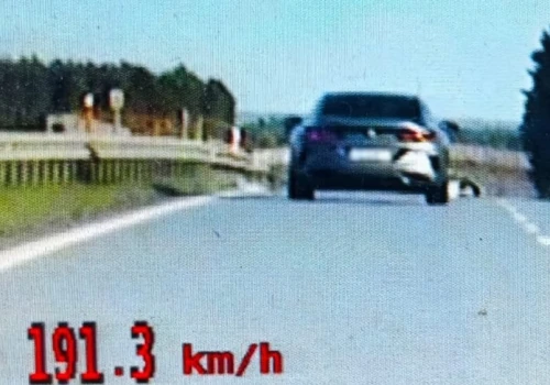 Wręczyli mu mandacik... bo grzał 191 km/h na S3. Drogo go to kosztowało