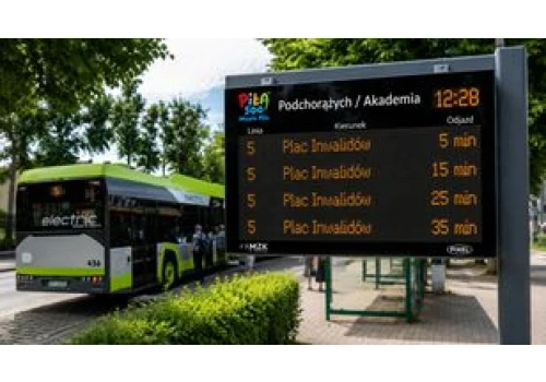 45 inteligentnych tablic działa już w Pile. Nie tylko pokazują czas przyjazdu autobusów