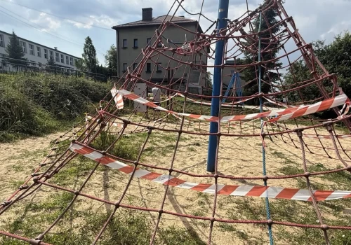 Zdewastowano plac zabaw w Jaworznie
