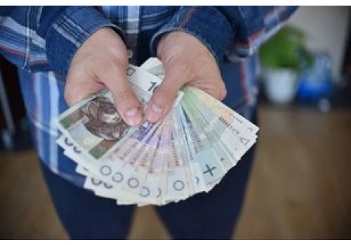 Oddali mieszkania, w zamian dostają specjalną rentę. Tyle otrzymują