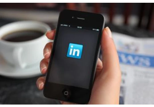 LinkedIn ma dość treści generowanych przez AI. Dodaje nowy przycisk