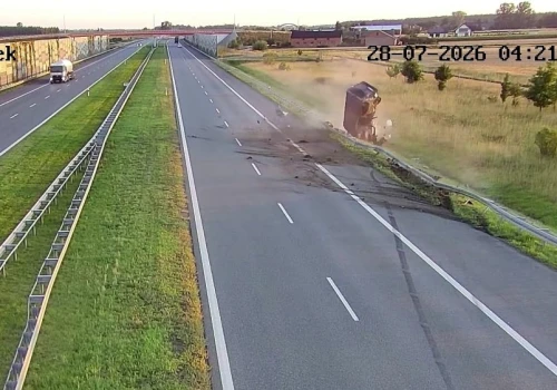 Koszmarny wypadek na A1 i obojętność kierowców. Zatrważający film i dane GDDKiA