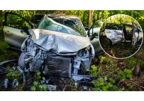 18-latek dachował między drzewami. Prawo jazdy miał od dwóch tygodni