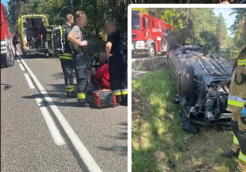 Groźne dachowanie na DK58 koło Olsztynka. Trzy osoby w szpitalu po nieudanym wyprzedzaniu