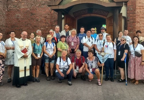 Pieszo z Mysłowic na Jasną Górę. Wyruszyła pielgrzymka z parafii w Brzezince