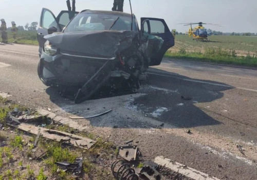 Zderzenie trzech pojazdów na DK50. Lądował śmigłowiec LPR