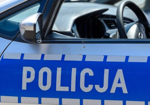 Miał zakaz, policjanci ruszyli w pościg. Miały paść strzały