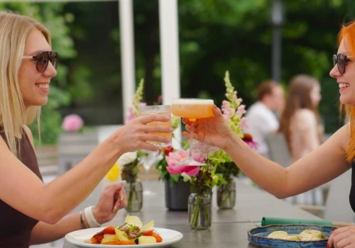 Letni Weekend na Patio: Restauracja Clue zaprasza na wieczór w otoczeniu Parku Żeromskiego