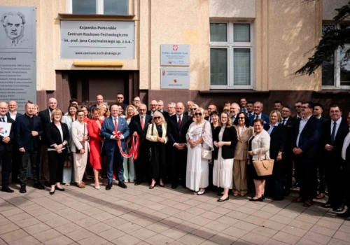 Nowy instytut PAN w Toruniu ma badać autentyczność żywności. Polska Izba Miodu liczy na przełom