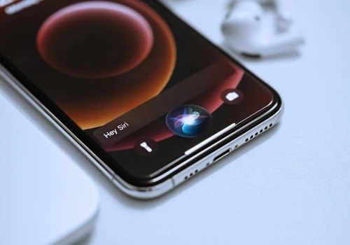 Za mądrzejszą Siri trzeba będzie zapłacić? Apple szykuje płatny abonament na funkcje AI!