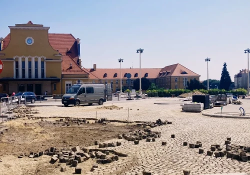 Likwidacja tymczasowego przystanku przy dworcu w Legnicy