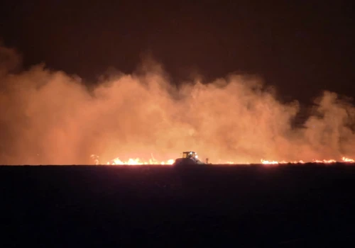 Pożar po uderzeniu pioruna. Płonęło ściernisko i bele słomy