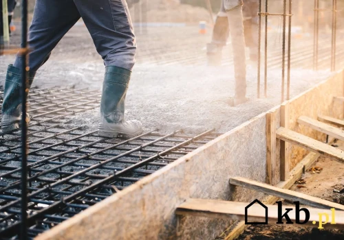Dodają je prosto do betonu. Efekt? Znacznie mniej pęknięć