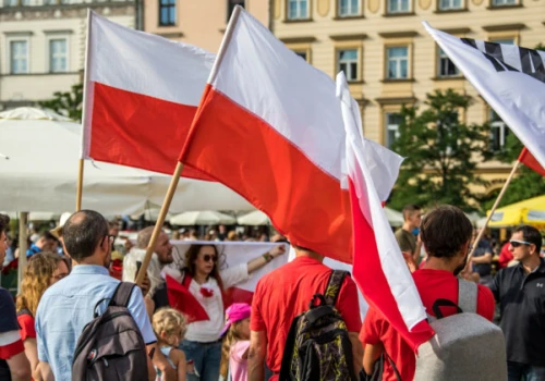 Mazurek Dąbrowskiego. Czy znasz tekst polskiego hymnu narodowego?