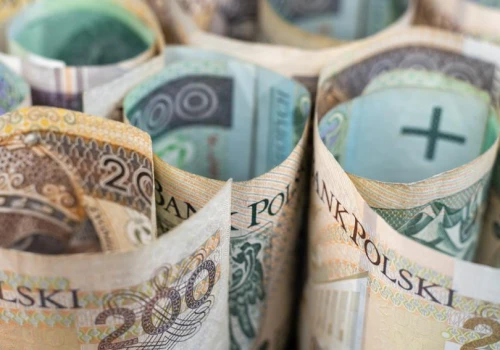 Erste Bank z promocyjną ofensywą. Zobacz, jak zgarnąć nawet 900 zł premii