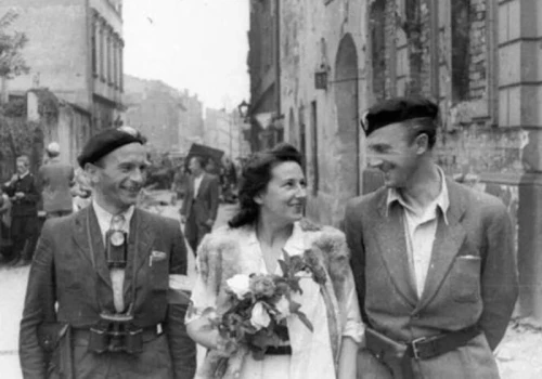 Bombardowanie przerwało ich ślub. „Radosna chwila w morzu okrucieństwa”