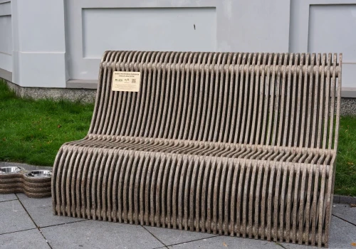 Zamiast na wysypisko – do parku. W Białymstoku stanęły ławki z recyklingu