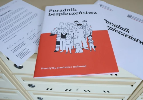 Politycy opozycji wyśmiewają alert RCB. 