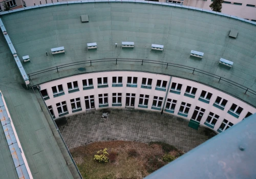 Rozbijają szyby, niszczą wyposażenie. Szpital „Kubalonka” apeluje: „Stop wandalizmowi!”