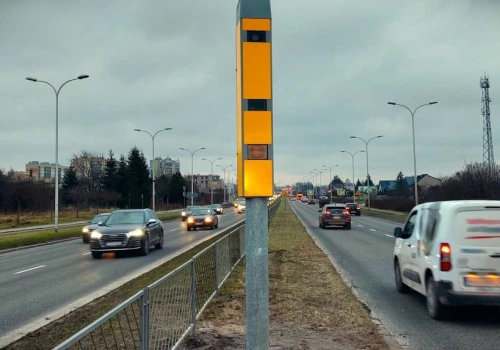 Fotoradary i odcinkowy pomiar prędkości: gdzie kierowcy „wpadają” najczęściej? CANARD publikuje dane za pierwsze półrocze