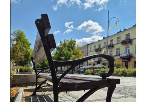 Ławki i leżaki w centrum Częstochowy odnowione. CUK odświeżył 261 elementów