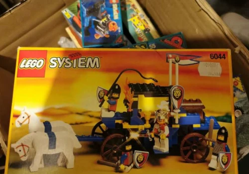 LEGO to nie tylko klocki. Również pudełka i instrukcje są warte fortunę