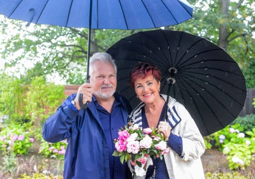 Tak mieszkają Jolanta i Aleksander Kwaśniewscy. Willa tonie w morzu zieleni i te widoki!