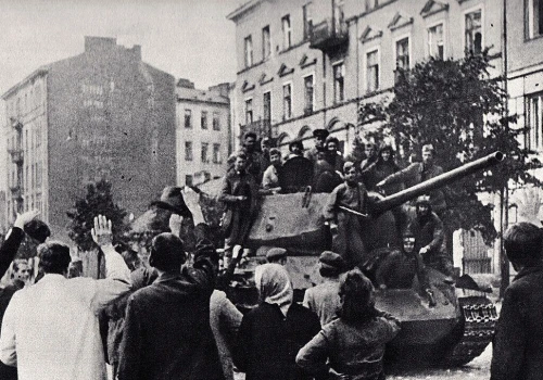 Rosyjska propaganda używa rocznic wybuchu Powstania Warszawskiego przeciwko Polsce