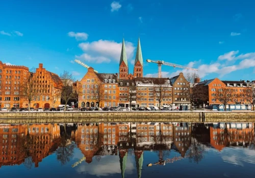 Miasto siedmiu wież nad morzem zachwyca. Ma domki niczym wykonane z piernika