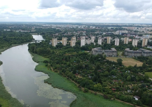 Zamiast pięknej wody jest bagno. Jest akcja w sprawie bezcennego jeziora