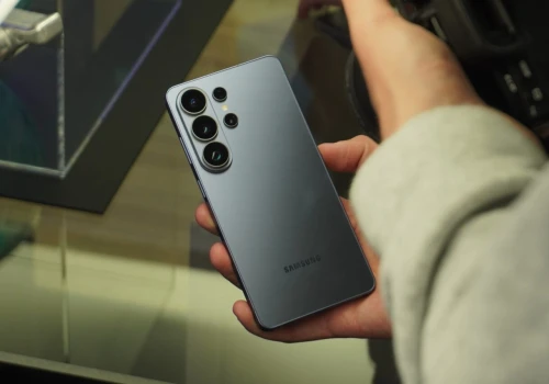 To zmieni oblicze Samsunga Galaxy S27 Ultra. Przeciek o większej baterii i wyspie aparatów