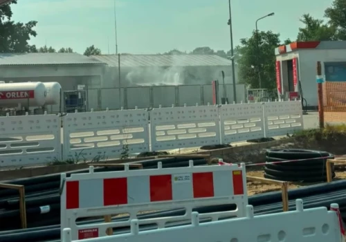 Pożar w bazie Orlenu, ewakuacja stacji paliw przy Swojczyckiej