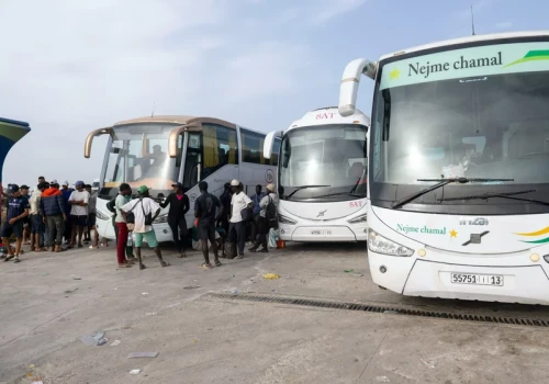 Eskortują ich z powrotem do Maroka. Migranci ostrzegają rodaków