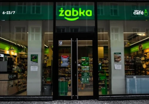 Harmonogram przejęcia Żabki. Miliardy na stole i widmo zniknięcia z giełdy