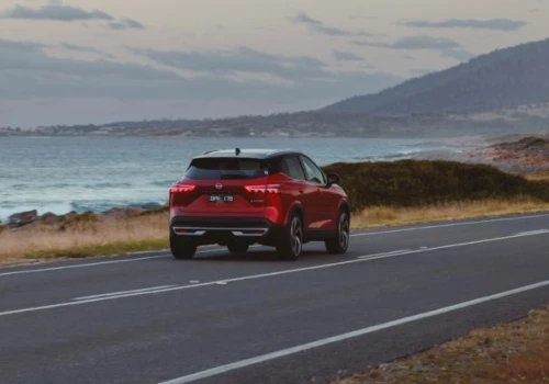Renault Austral Iconic Esprit Alpine vs Nissan Qashqai e-Power Tekna – Dwa podejścia do napędu elektryczno-spalinowego. Który system lepiej radzi sobie na trasie?