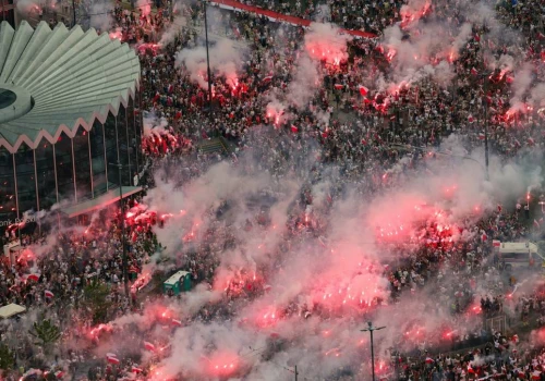 Polska oddała hołd powstańcom. Zobacz, jak wyglądała godzina 