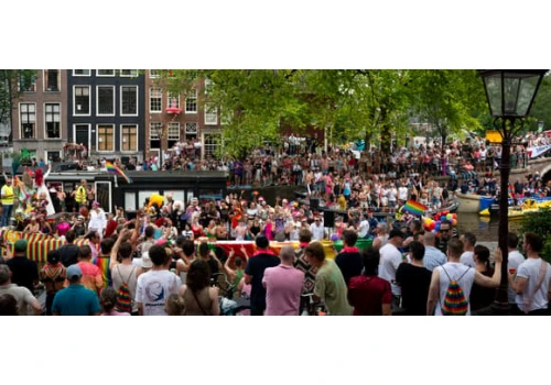 Tysiące osób na hucznym World Pride w Amsterdamie