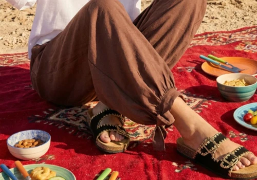 Klapki typu Birkenstock za ułamek ceny. Te modele z Lidla i Sinsay wyglądają świetnie