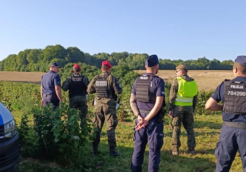 Służby wróciły na miejsce upadku rosyjskiej rakiety. Szukają ważnego elementu