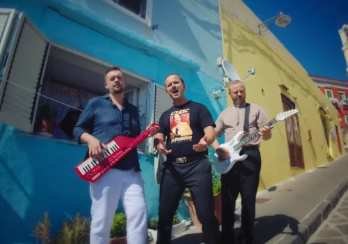Premiera „Uno momento” już jest. Sławomir zachwyca nową piosenką w klimacie Italo Disco