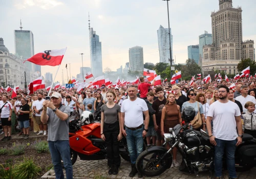 Warszawa: ulicami miasta przeszedł Marsz Powstania Warszawskiego
