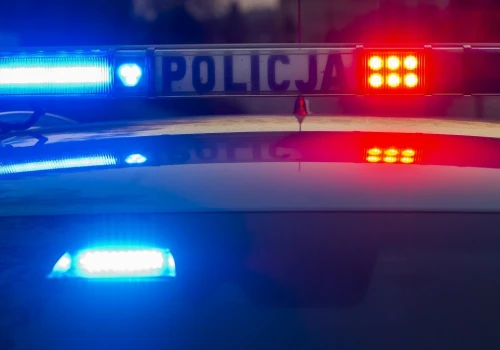 Atak na policjantów w Wielkopolsce, użyli broni. Na miejscu ujawniono ciało
